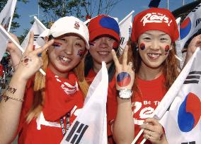 (3)Supporters in Seoul